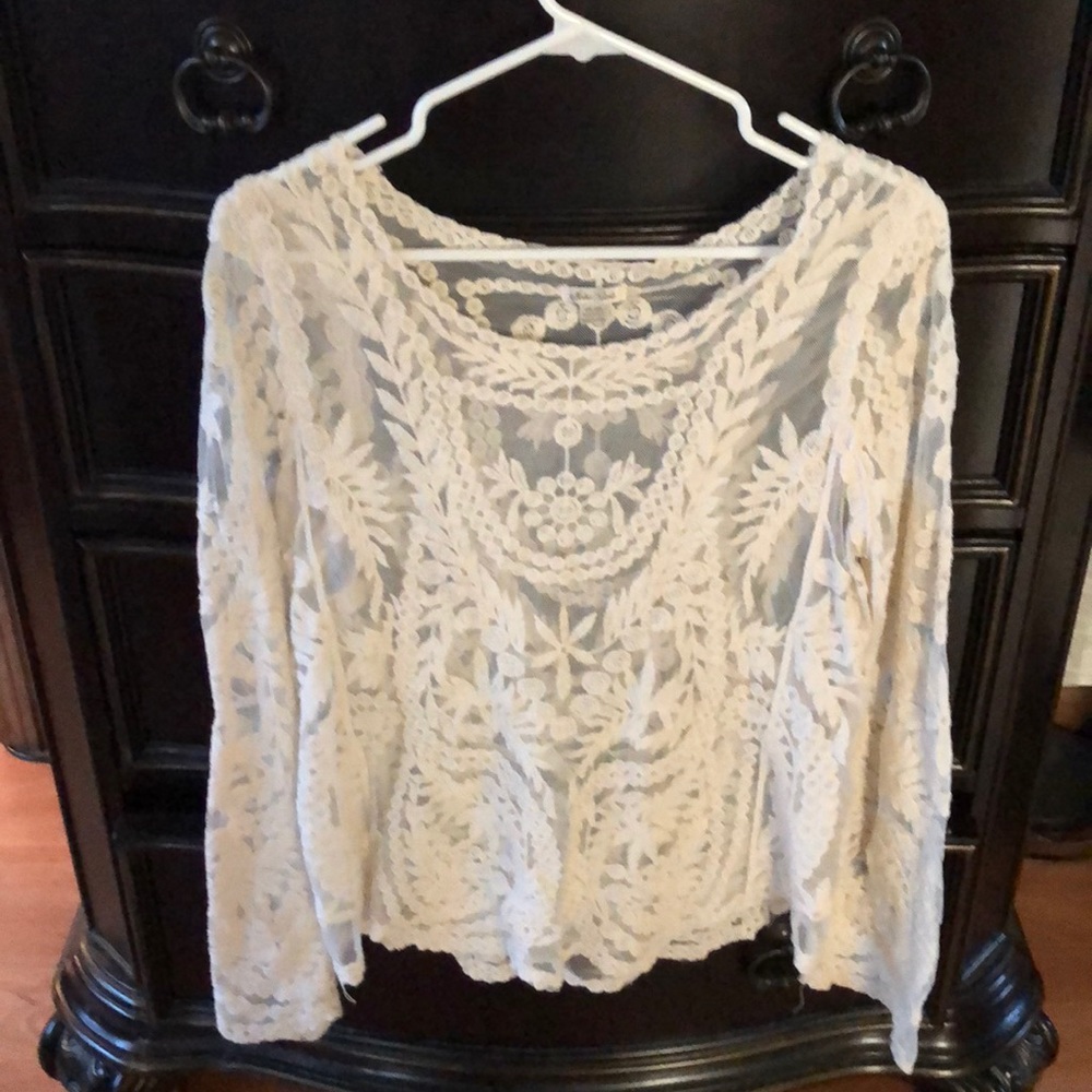 🌸 5/25 Ivory Lace boat neck top